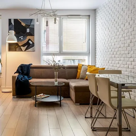 Apartamenty-wroc Golden House Апартаменты *
